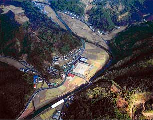 篠山小・中学校など施設群と周辺部の航空写真